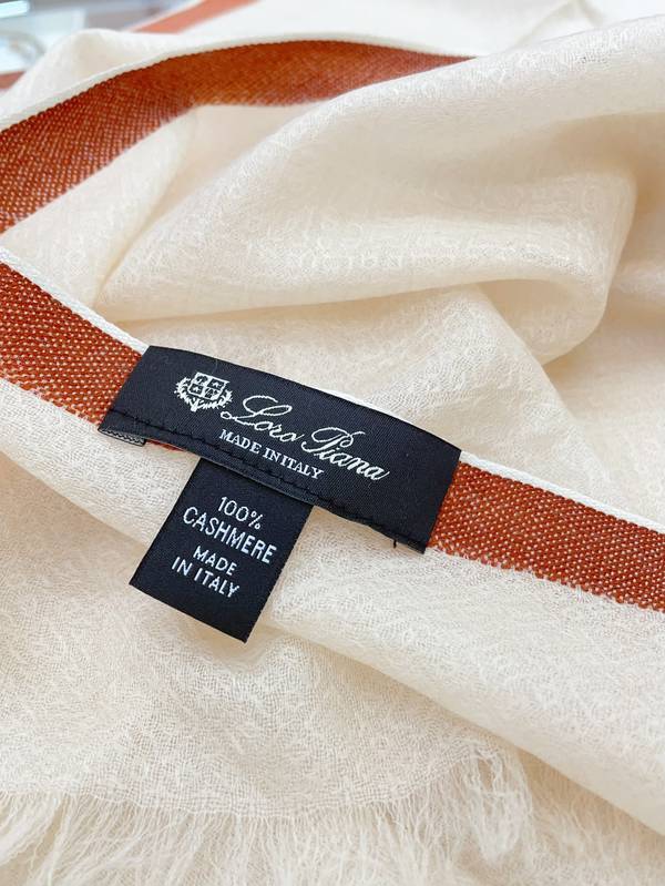 Loro Piana Scarf LPC00042 Loro Piana Scarf LPC00042